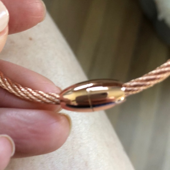 Rose gold Quatrefoil bracelet. - Picture 4 of 5